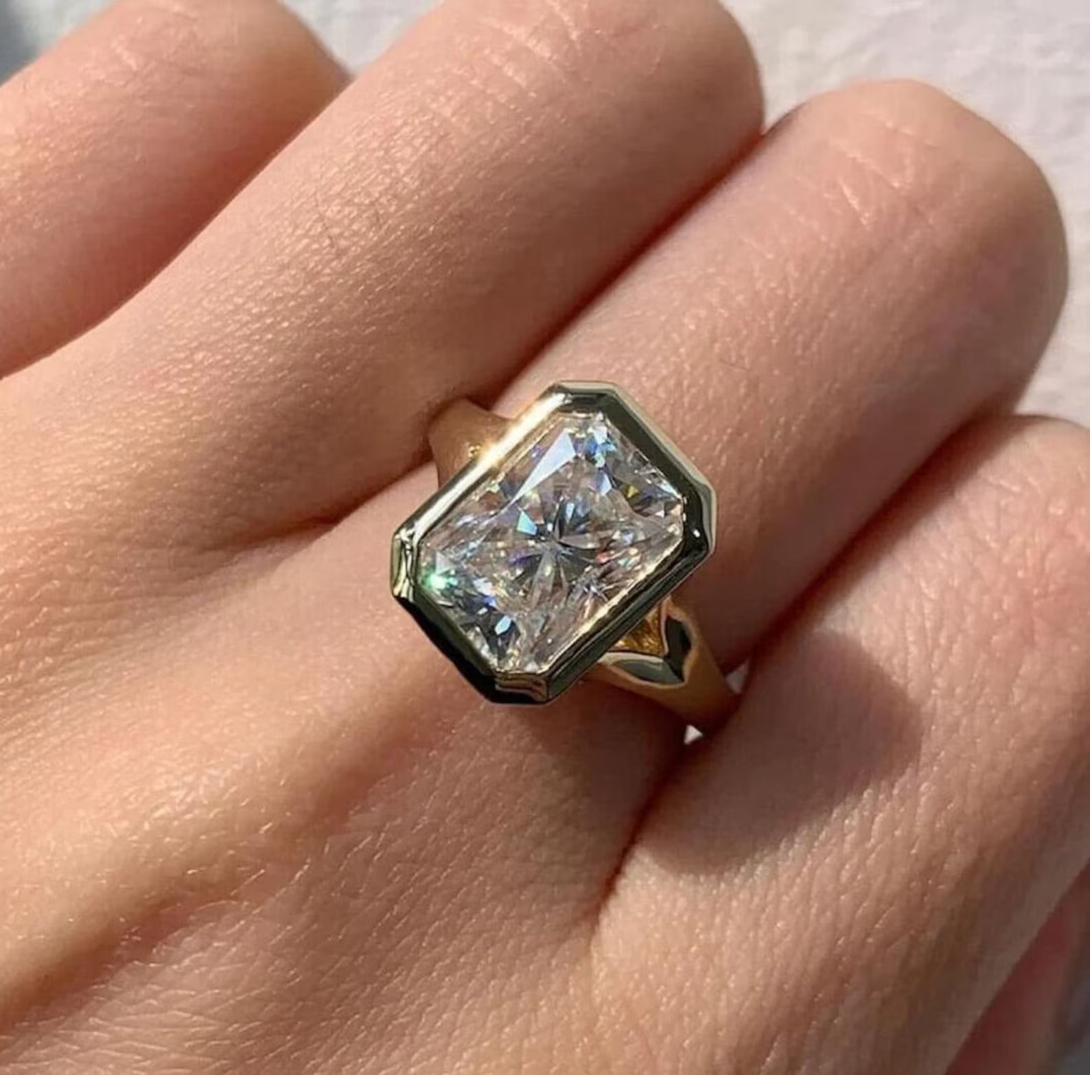 Radiant 2.00ct Lab Grown Diamond Bezel-set Engagement ring, D-E-F Color, VVS-VS Clarity - IGI Certificate