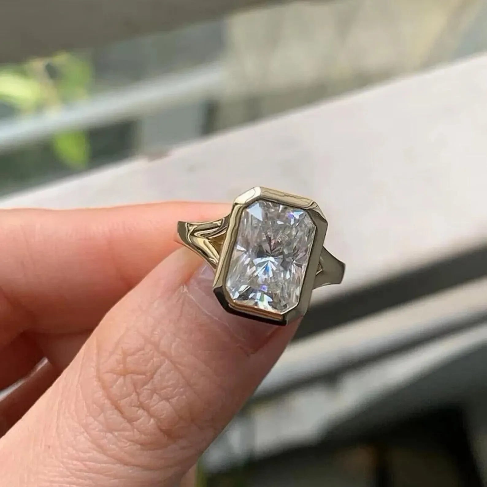 Radiant 2.00ct Lab Grown Diamond Bezel-set Engagement ring, D-E-F Color, VVS-VS Clarity - IGI Certificate