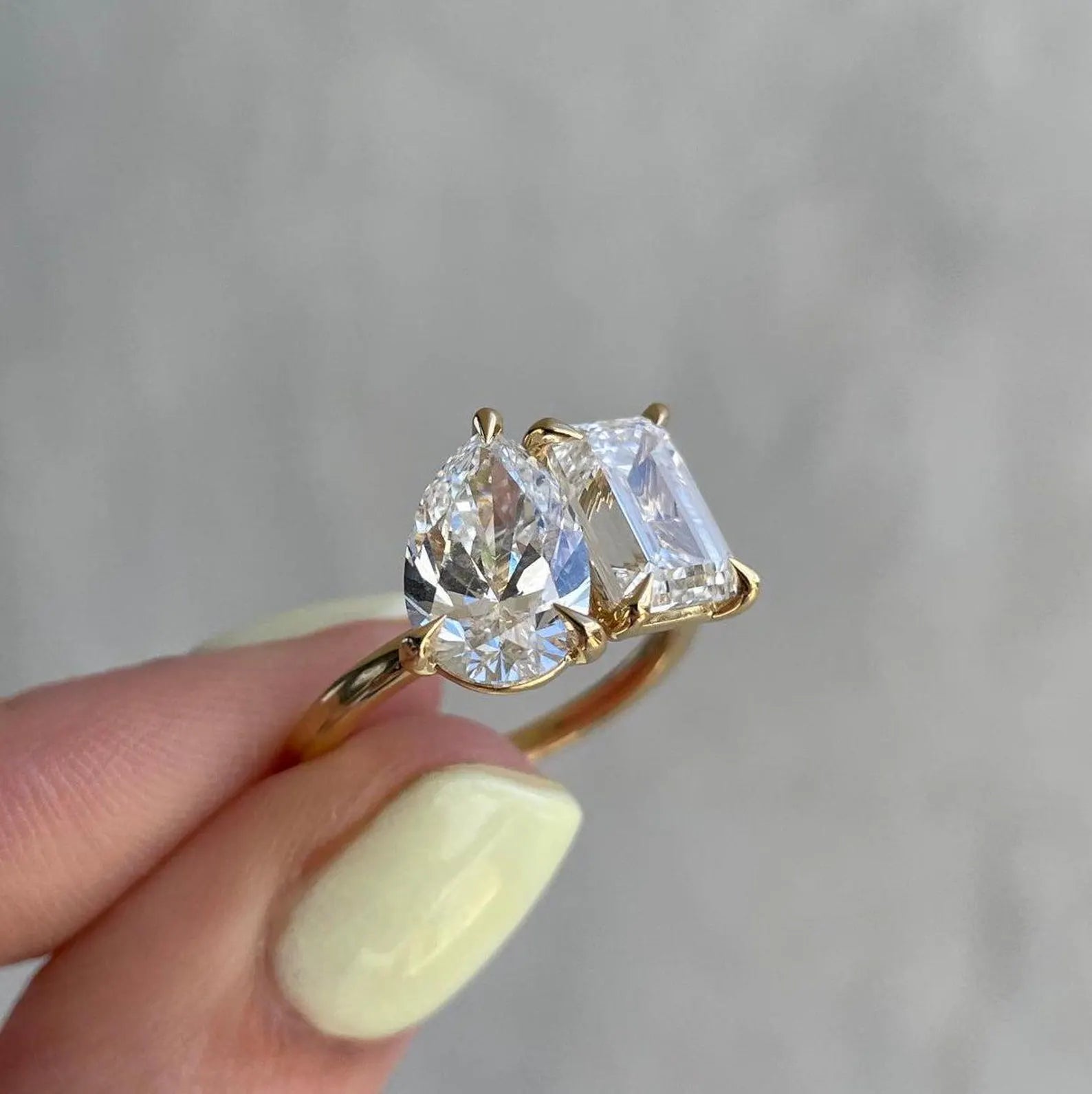 Pear & Emerald 3.50tcw Lab Diamond Toi et Moi Ring | IGI Certified | D-E-F VVS–VS