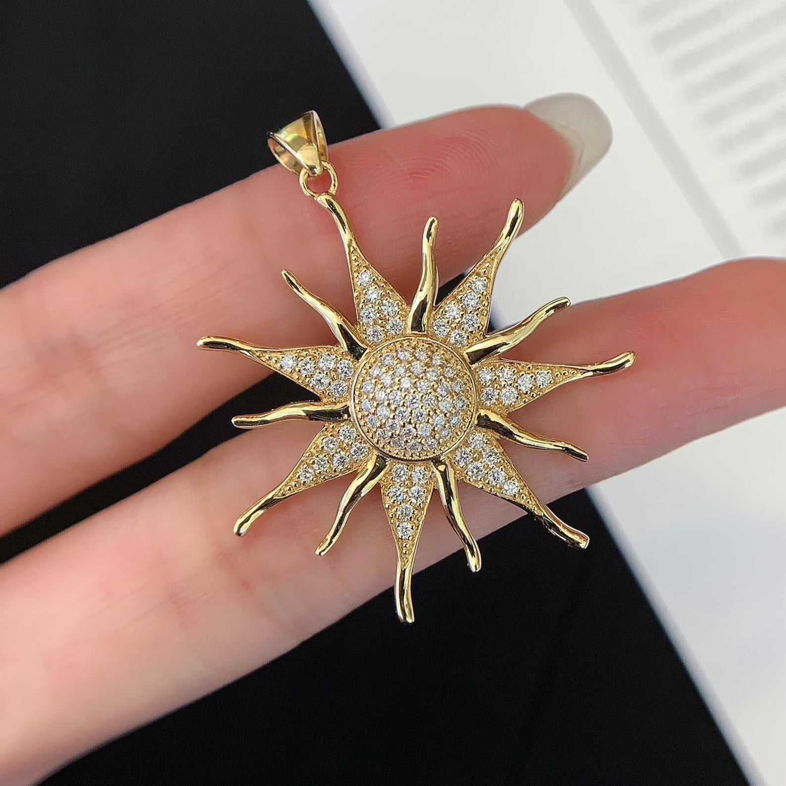 Round 1.00tcw Lab Diamond Sun Style Pendant Necklace | Yellow Gold | IGI Certified