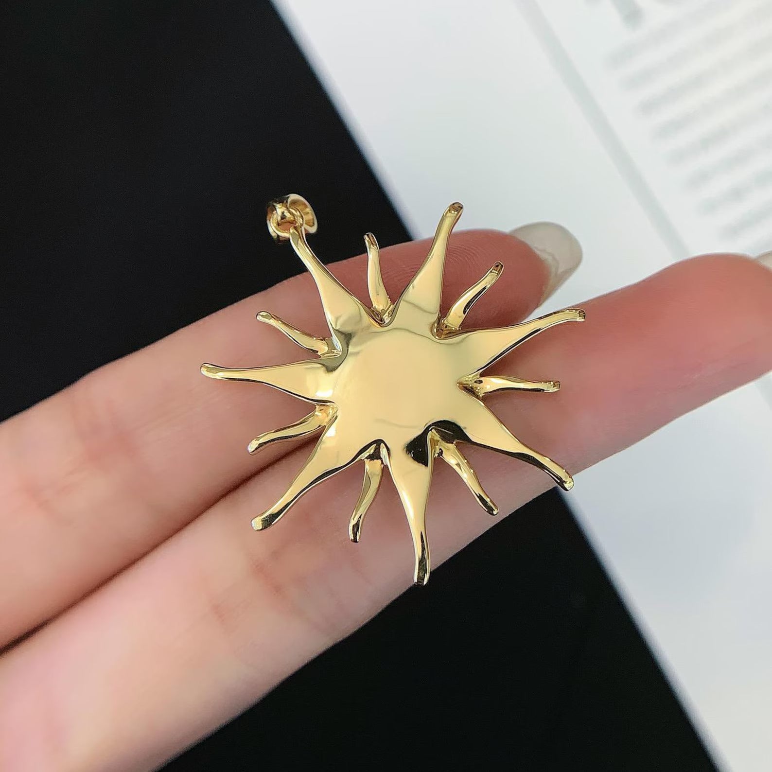 Round 1.00tcw Lab Diamond Sun Style Pendant Necklace | Yellow Gold | IGI Certified