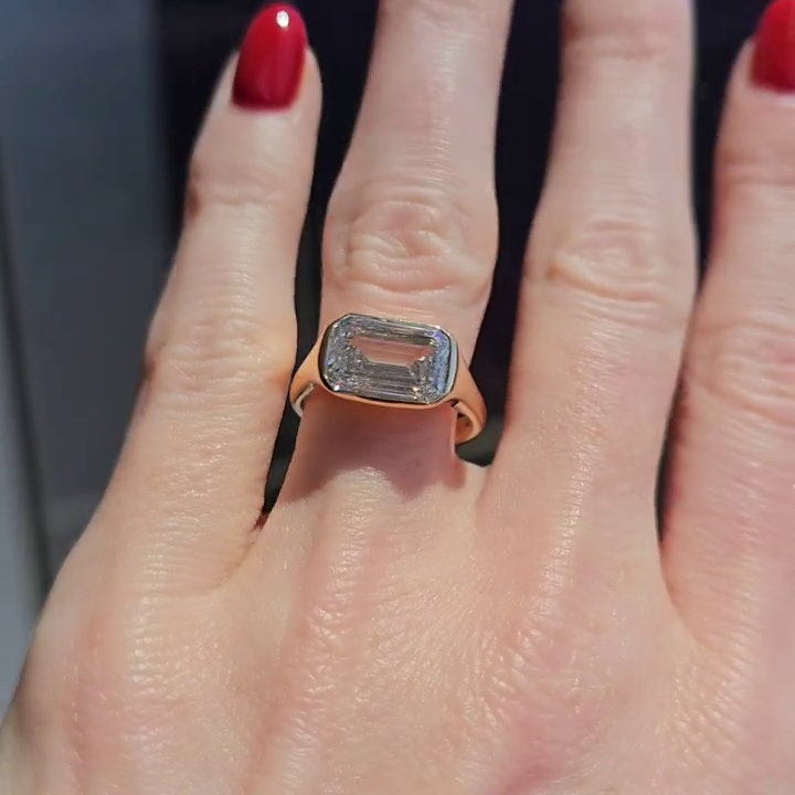 4.30ct Emerald East-West Bezel Lab Grown Diamond Engagement Ring | IGI Certified | DEF VVS-VS