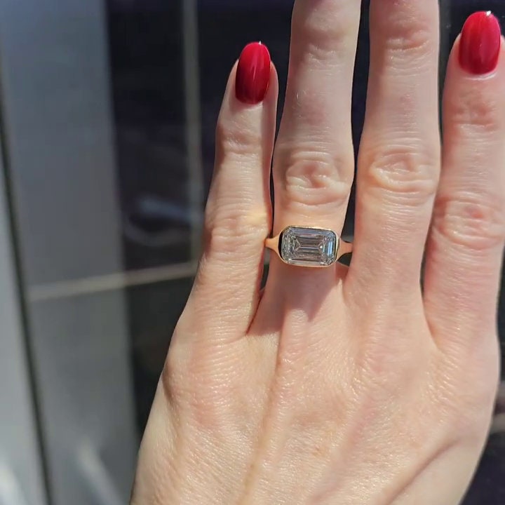 4.30ct Emerald East-West Bezel Lab Grown Diamond Engagement Ring | IGI Certified | DEF VVS-VS