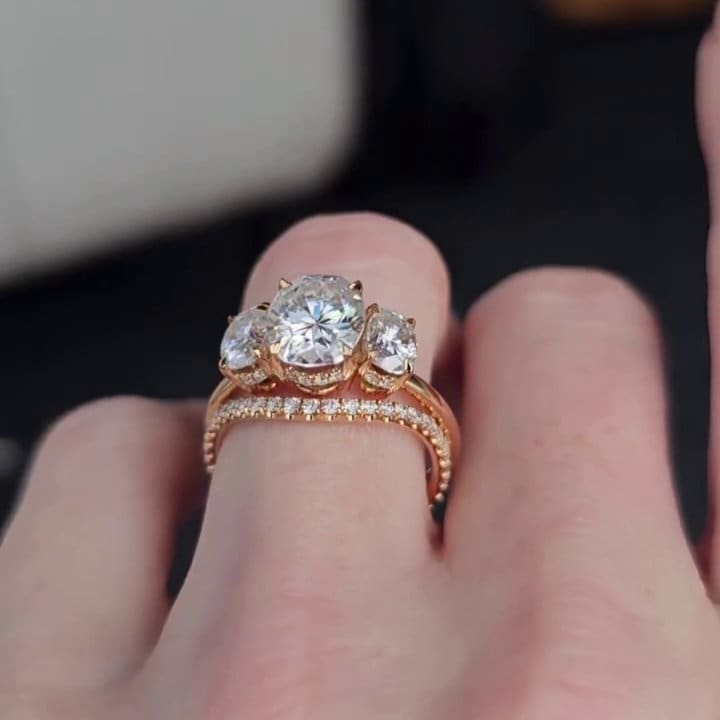 Oval 3.50ct Lab Diamond Ring Set | Hidden Halo + Round Band | Ethical | IGI Certified