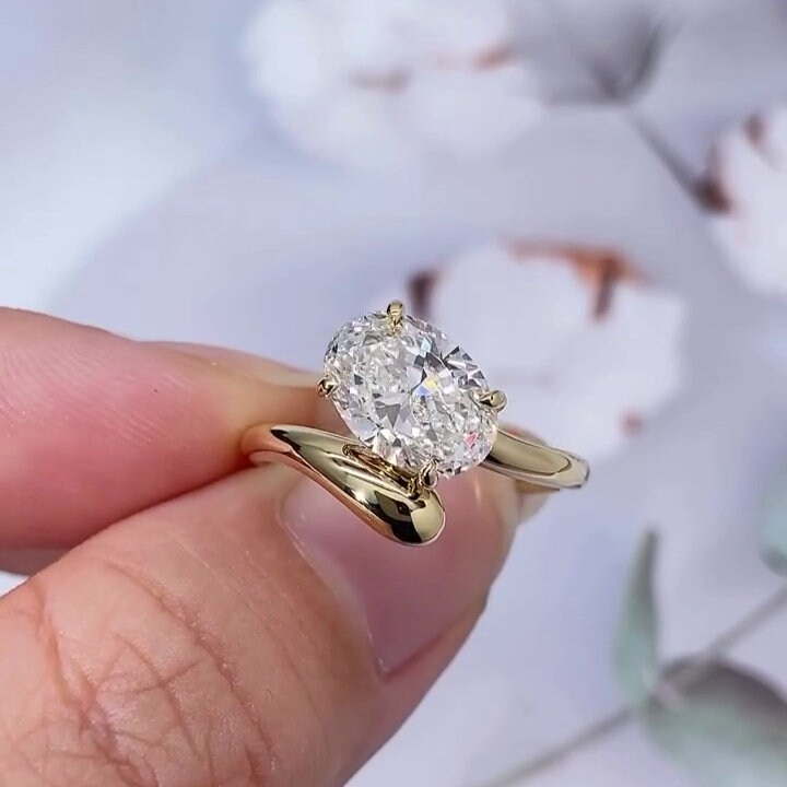 Oval 3ct Lab Grown Diamond Bypass Engagement Ring | Yellow Gold | IGI Certified