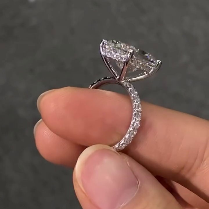 Oval 5.50tcw Lab Diamond Scalloped Hidden Halo Ring | IGI Certified | White Gold | VVS–VS Clarity