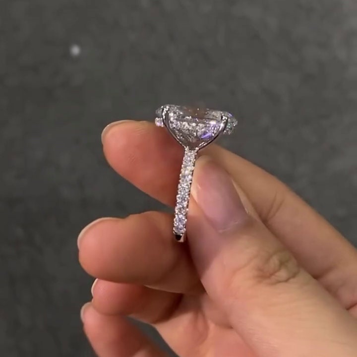 Oval 5.50tcw Lab Diamond Scalloped Hidden Halo Ring | IGI Certified | White Gold | VVS–VS Clarity