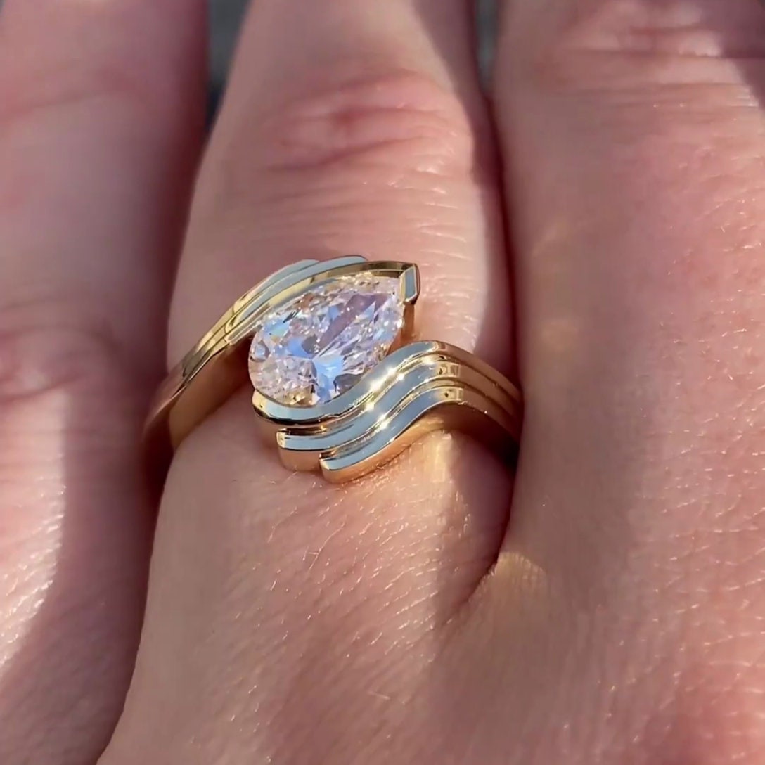 1.00ct Pear Lab Diamond Half Bezel Engagement Ring | IGI Certified | D-E-F | VVS–VS