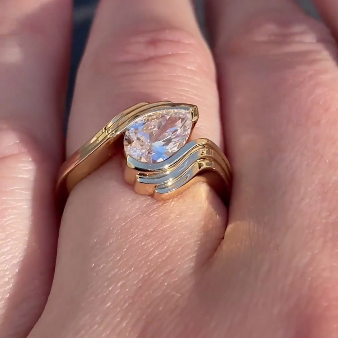 1.00ct Pear Lab Diamond Half Bezel Engagement Ring | IGI Certified | D-E-F | VVS–VS