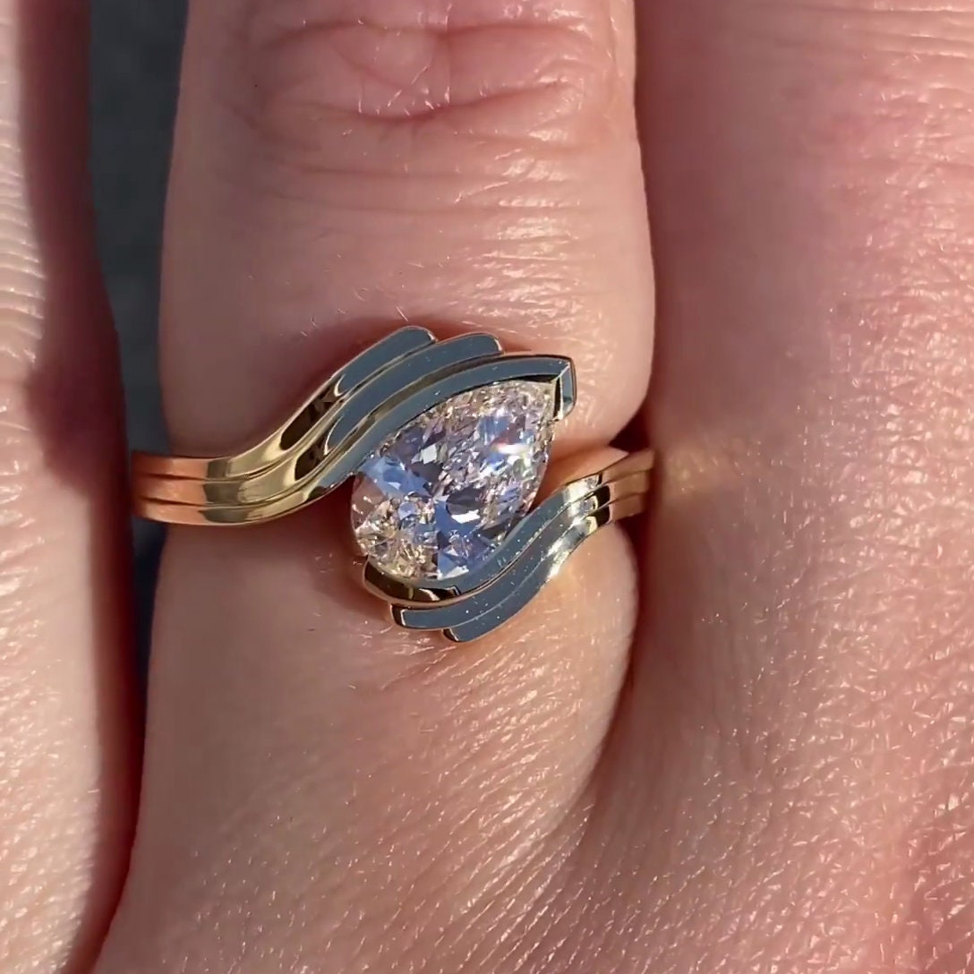 1.00ct Pear Lab Diamond Half Bezel Engagement Ring | IGI Certified | D-E-F | VVS–VS