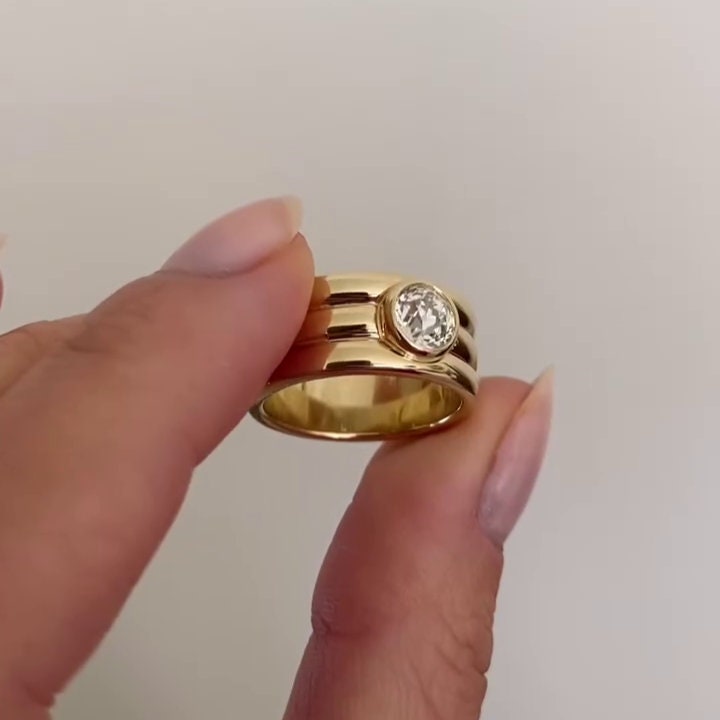 Minimalist Bezel Round 1.00ct Lab Diamond Ring | Engagement or Promise Ring | IGI Certified