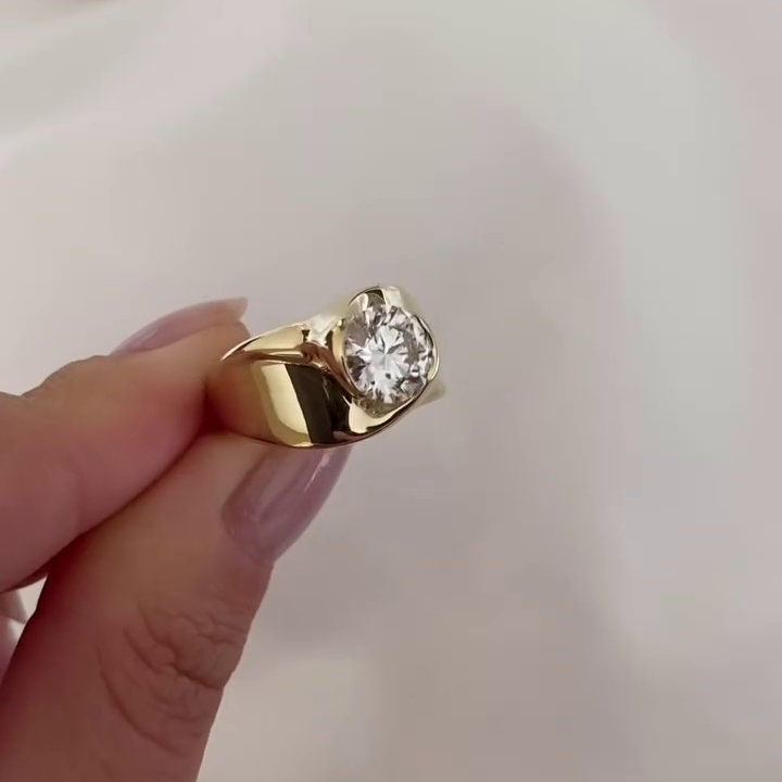 Modern Cigar Band Engagement Ring | 1.00ct Round Lab Diamond | IGI Certified