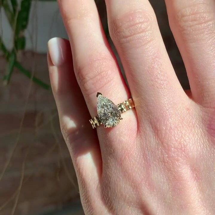 3.00ct Pear Lab Diamond Engagement Ring with Lasagna Band | IGI Certified D-E-F VVS–VS | AntiqueCut