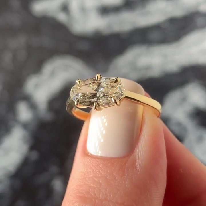 Oval 1.70ct Lab Diamond East-West Engagement Ring | 6 Prongs | IGI Certified