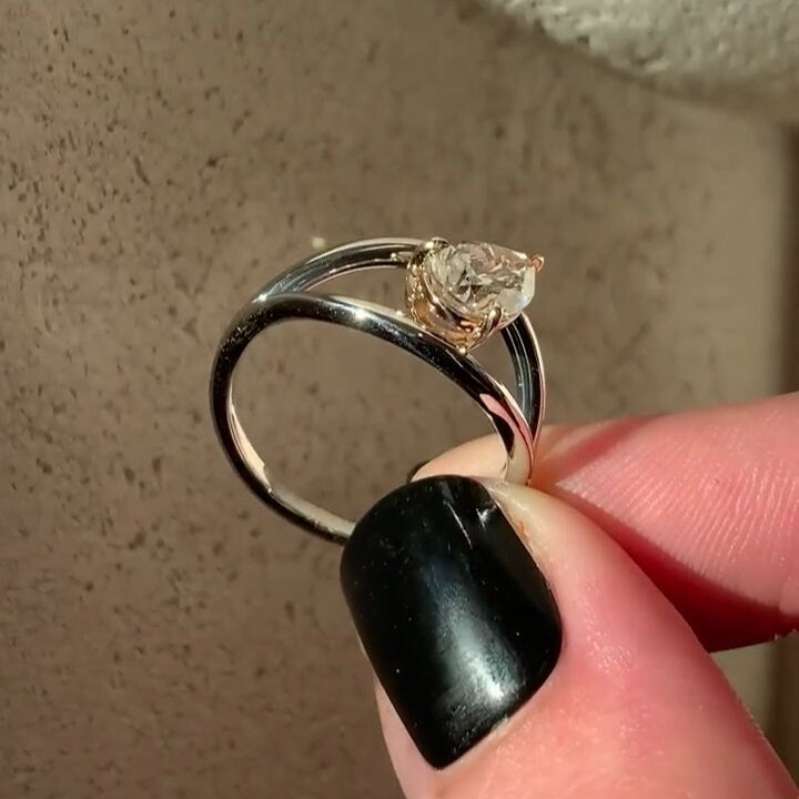 1.40ct Pear Lab Grown Diamond Two-Tone Split Shank Engagement Ring | IGI Certified | VVS–VS Clarity