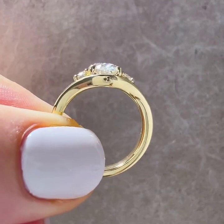 Oval 1.90tcw Lab Diamond Ring | Split Shank Three Stone | IGI Certified | D-E-F VVS–VS | Yellow Gold