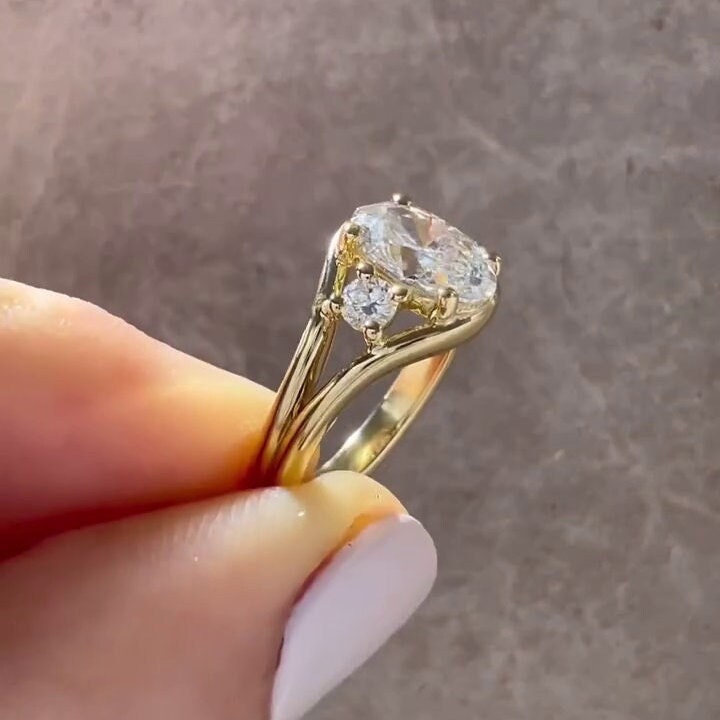 Oval 1.90tcw Lab Diamond Ring | Split Shank Three Stone | IGI Certified | D-E-F VVS–VS | Yellow Gold