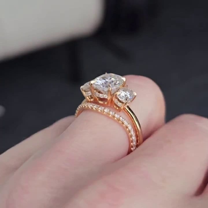 Oval 3.50ct Lab Diamond Ring Set | Hidden Halo + Round Band | Ethical | IGI Certified