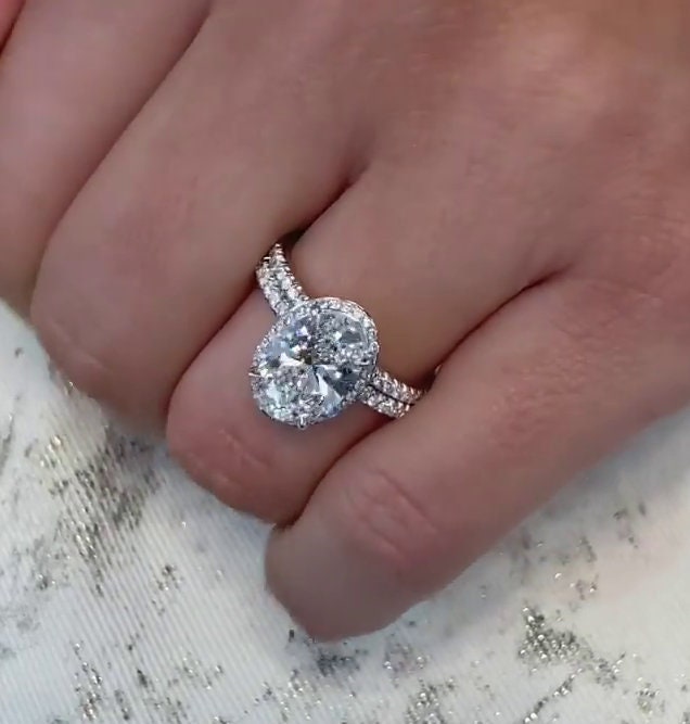 Oval 3.00tcw Lab Grown Diamond Halo Engagement Ring | IGI Certified | DEF VVS–VS | AntiqueCut