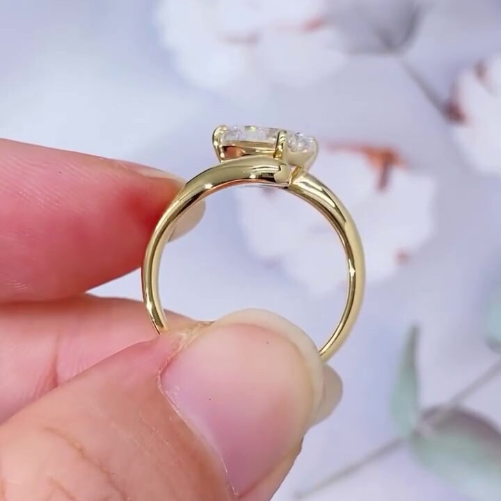 Oval 3ct Lab Grown Diamond Bypass Engagement Ring | Yellow Gold | IGI Certified