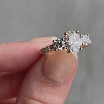 Oval 2.50tcw Lab Diamond Ring | Side Stone Band | IGI Certified | D-E-F VVS–VS | White or Yellow Gold