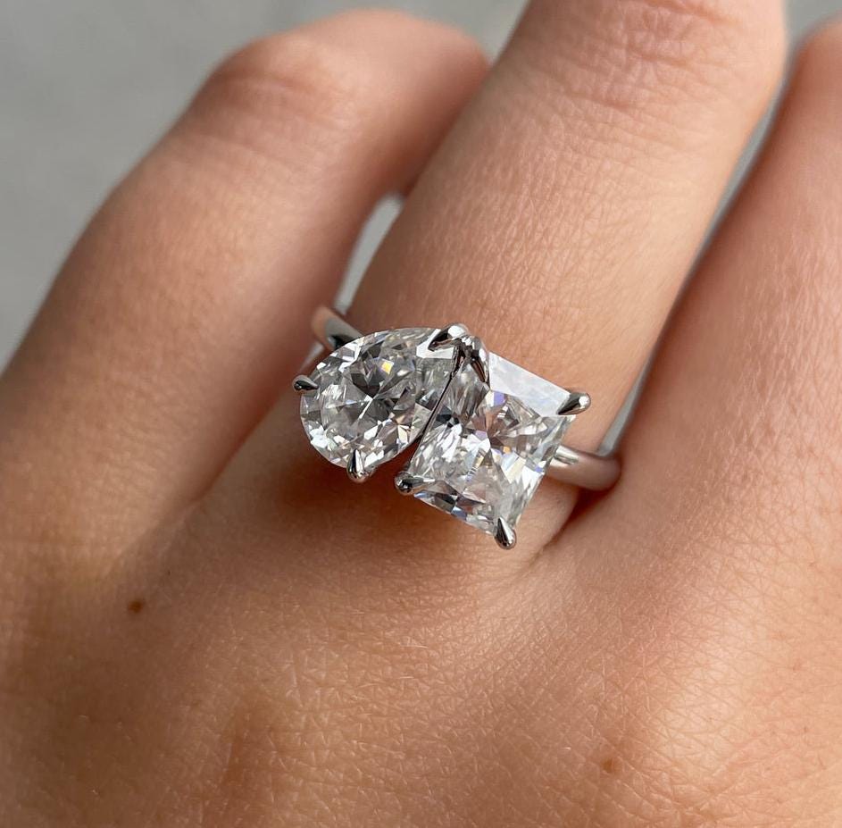 Pear & Radiant 2.00tcw Lab Diamond Toi et Moi Ring | IGI Certified | D-E-F VVS–VS Clarity