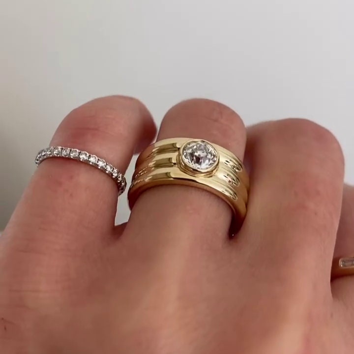 Minimalist Bezel Round 1.00ct Lab Diamond Ring | Engagement or Promise Ring | IGI Certified