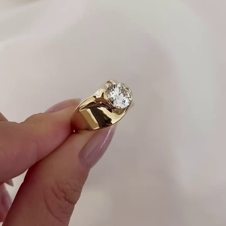 Modern Cigar Band Engagement Ring | 1.00ct Round Lab Diamond | IGI Certified