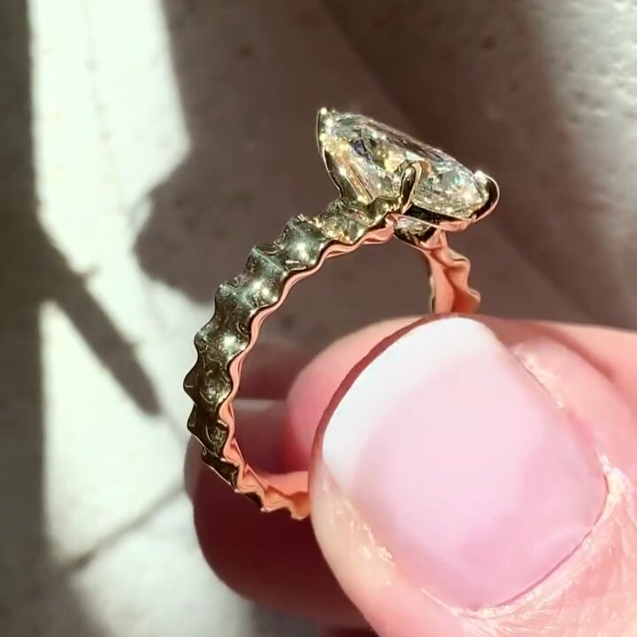 3.00ct Pear Lab Diamond Engagement Ring with Lasagna Band | IGI Certified D-E-F VVS–VS | AntiqueCut