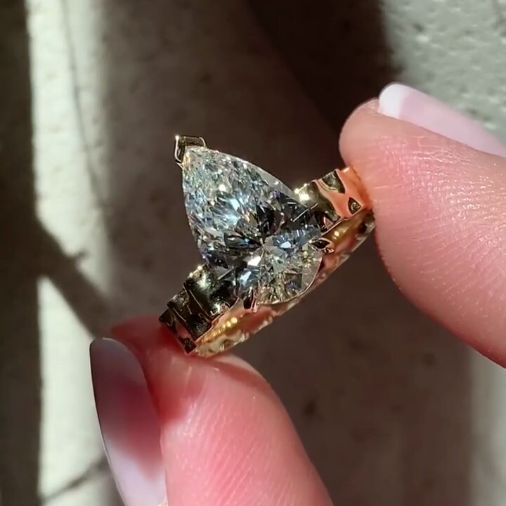 3.00ct Pear Lab Diamond Engagement Ring with Lasagna Band | IGI Certified D-E-F VVS–VS | AntiqueCut