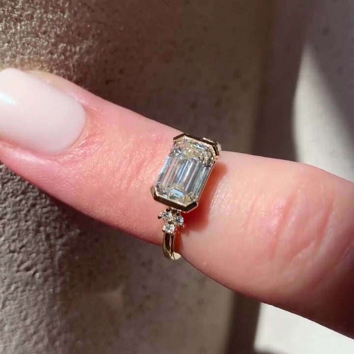 Emerald 2.20tcw Lab Grown Diamond Half Bezel Round Side Stone Engagement Ring, D-E-F color, VVS-VS clarity