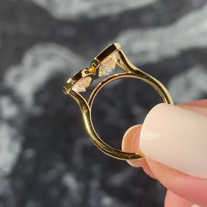 Emerald & Pear 3.30ct Toi Et Moi Lab Diamond Ring | Bezel Set | IGI Certified | D-E-F VVS-VS | 14k 18k Gold