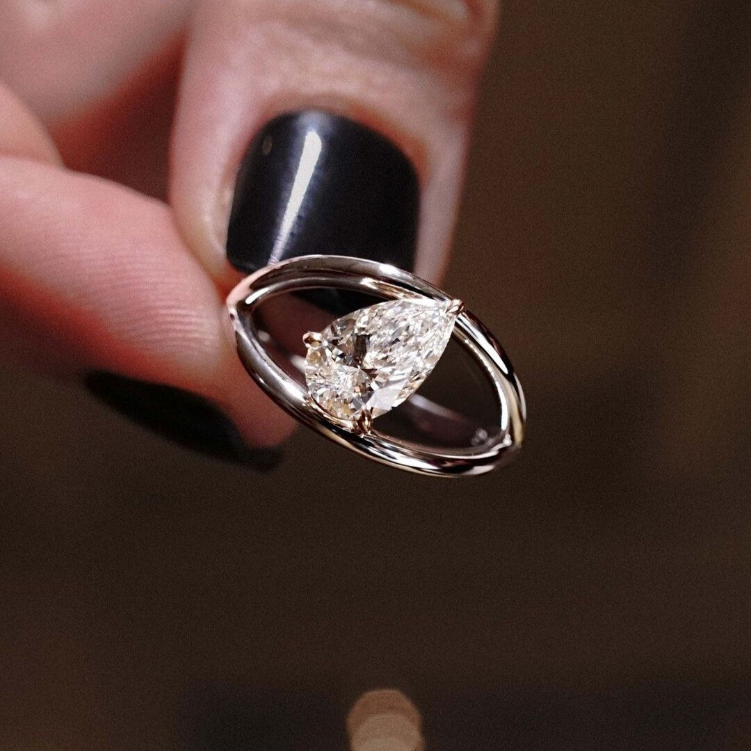 1.40ct Pear Lab Grown Diamond Two-Tone Split Shank Engagement Ring | IGI Certified | VVS–VS Clarity