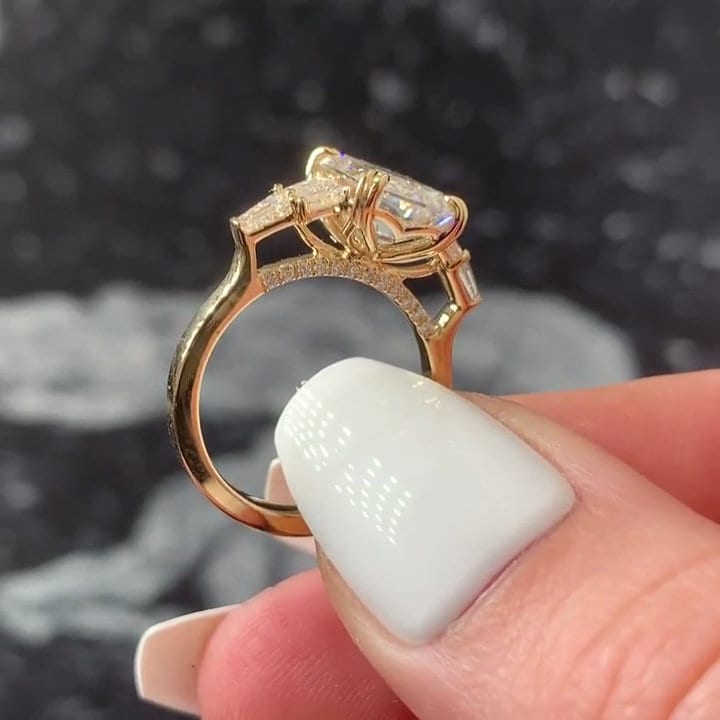 3.00ct Emerald Lab Diamond Ring | Pavé & Baguette Side Stones | DEF VVS | IGI Certified