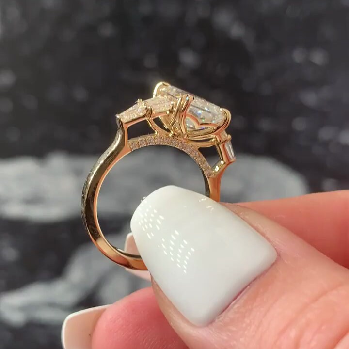 3.00ct Emerald Lab Diamond Ring | Pavé & Baguette Side Stones | DEF VVS | IGI Certified