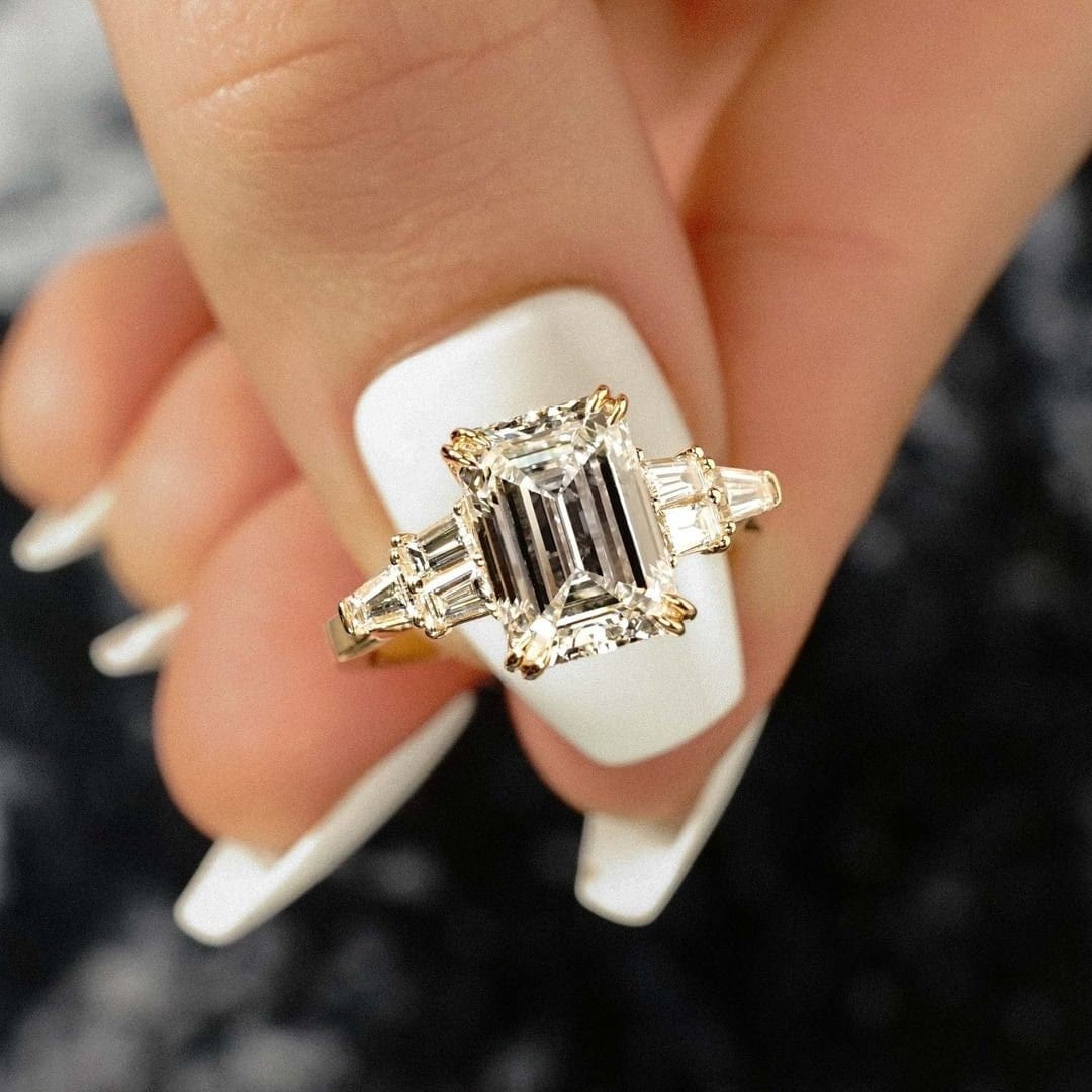 3.00ct Emerald Lab Diamond Ring | Pavé & Baguette Side Stones | DEF VVS | IGI Certified