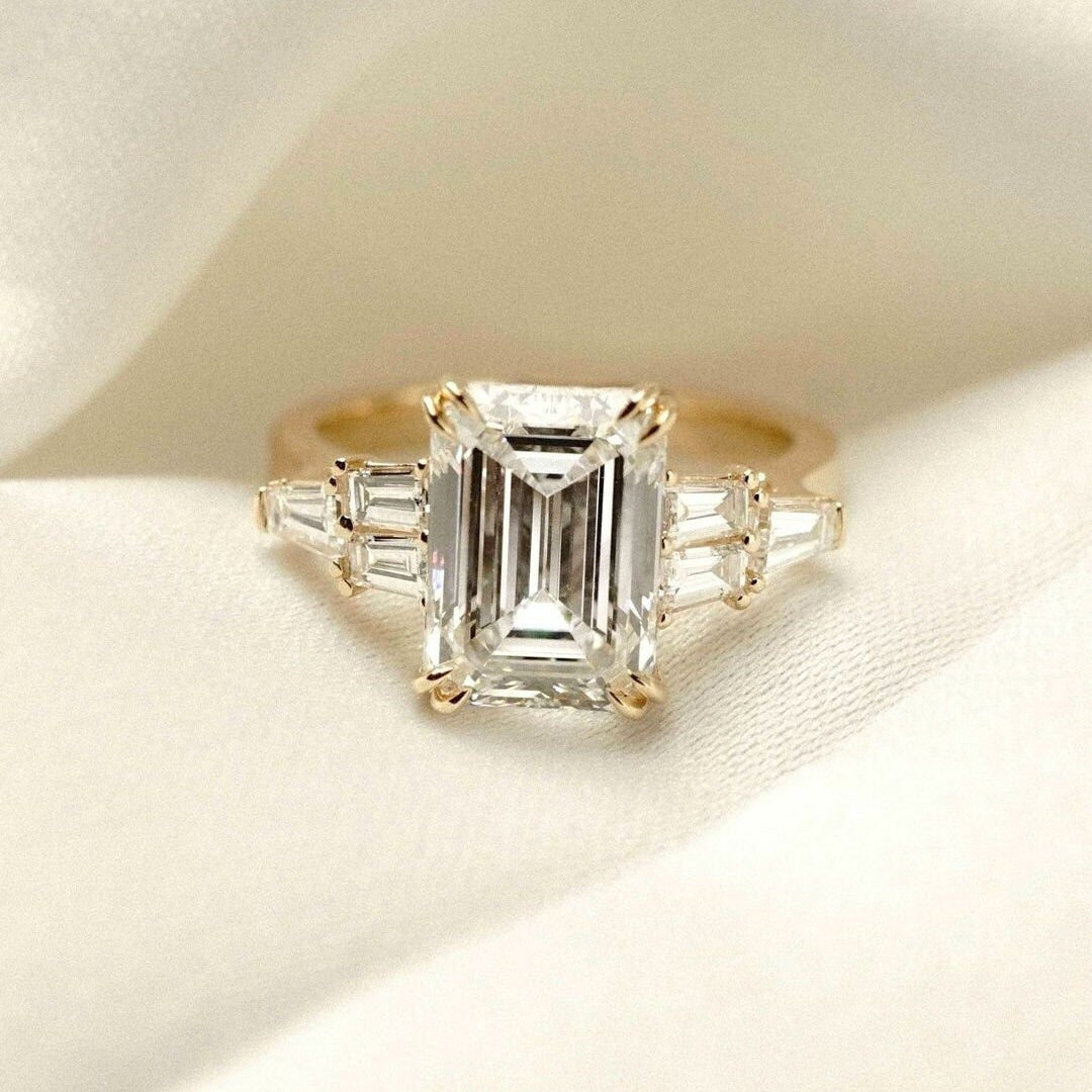 3.00ct Emerald Lab Diamond Ring | Pavé & Baguette Side Stones | DEF VVS | IGI Certified