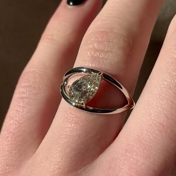 1.40ct Pear Lab Grown Diamond Two-Tone Split Shank Engagement Ring | IGI Certified | VVS–VS Clarity