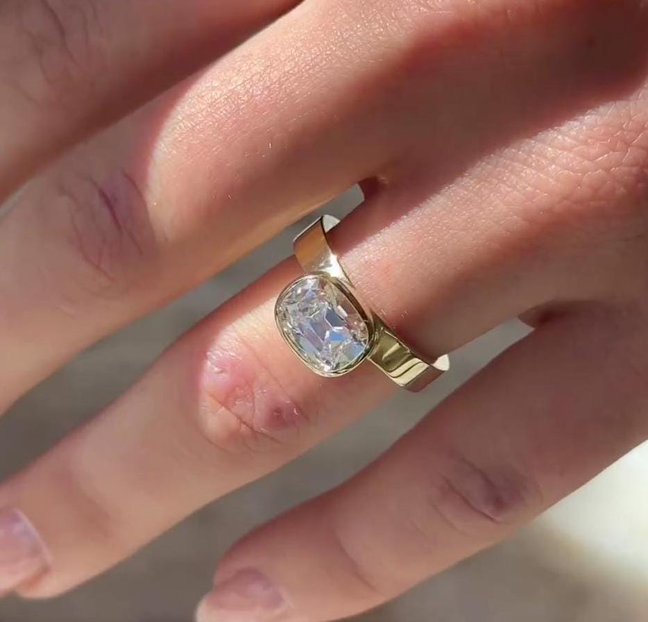 2.00ct Old Mine CushionLab Diamond Ring | D-E-F VVS–VS | IGI Certified | 10K 14K 18K Gold