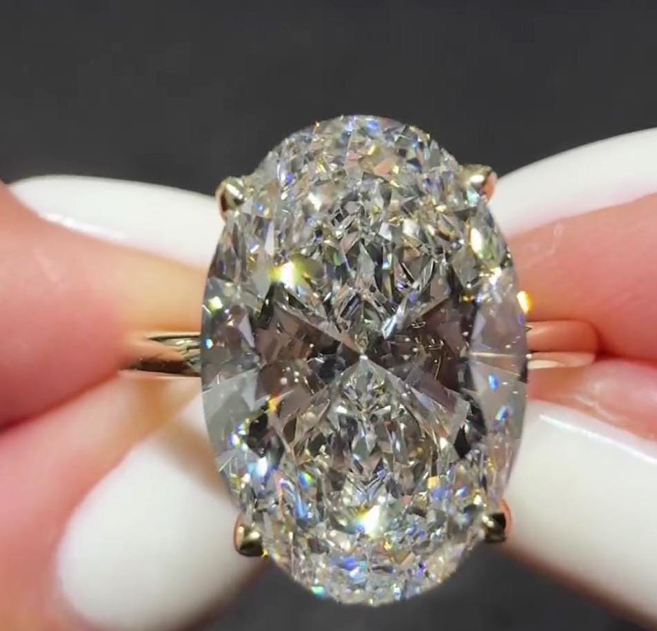 Oval 5.00ct Lab Diamond Solitaire Engagement Ring | IGI Certified D-E-F VVS–VS | Yellow Gold