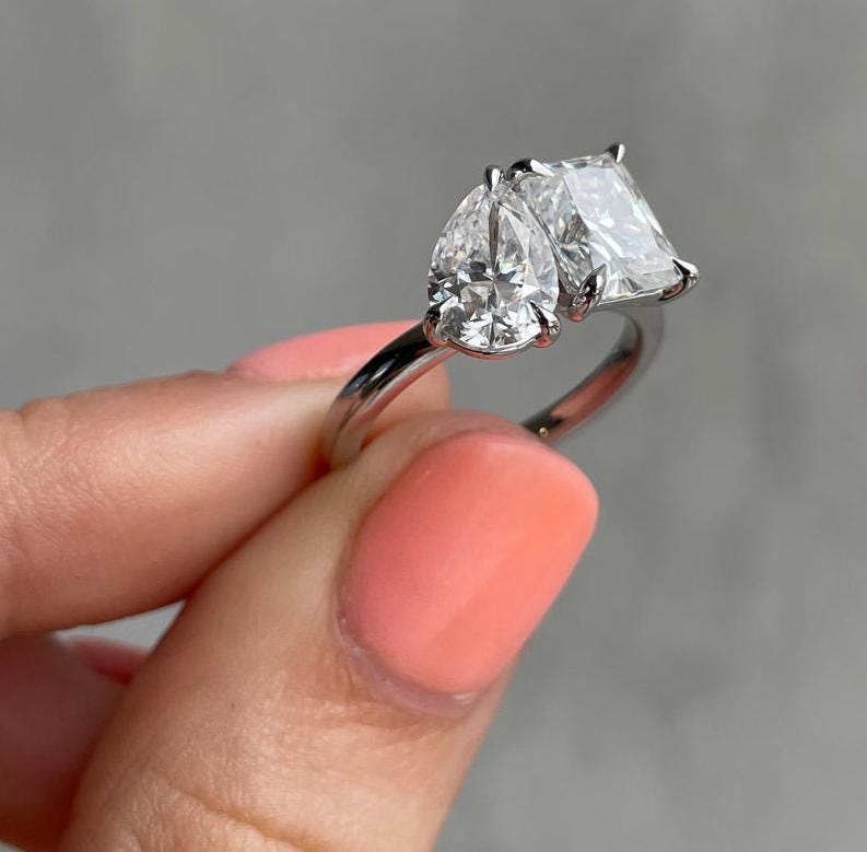 Pear & Radiant 2.00tcw Lab Diamond Toi et Moi Ring | IGI Certified | D-E-F VVS–VS Clarity