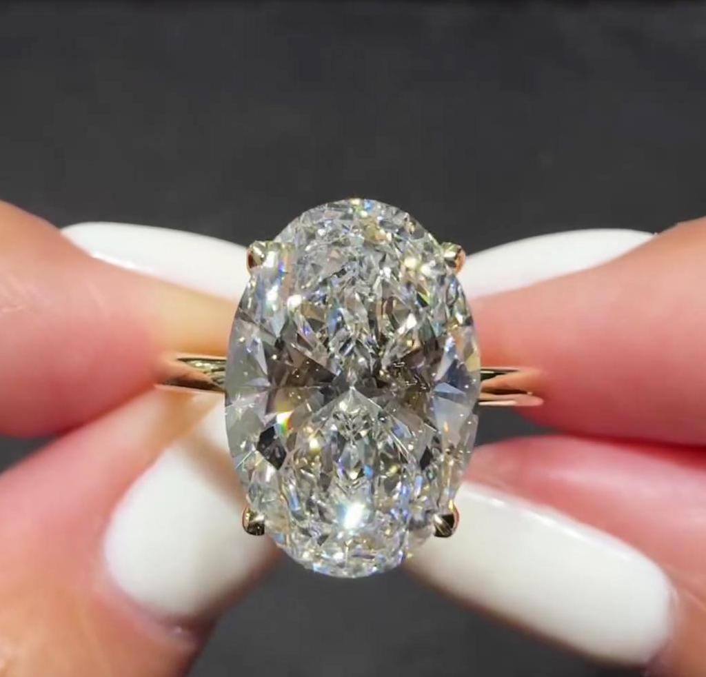 Oval 5.00ct Lab Diamond Solitaire Engagement Ring | IGI Certified D-E-F VVS–VS | Yellow Gold