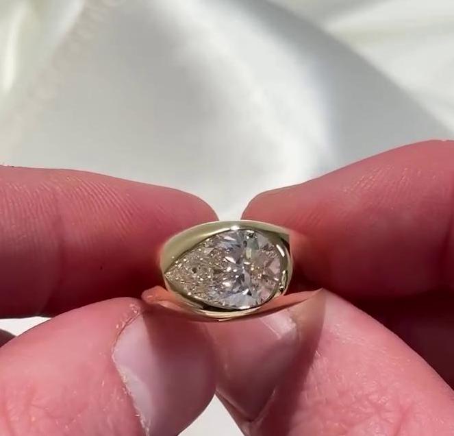 Pear 2.00ct Lab Diamond Bezel Engagement Ring | IGI Certified | D-E-F VVS–VS | Modern Gold Solitaire