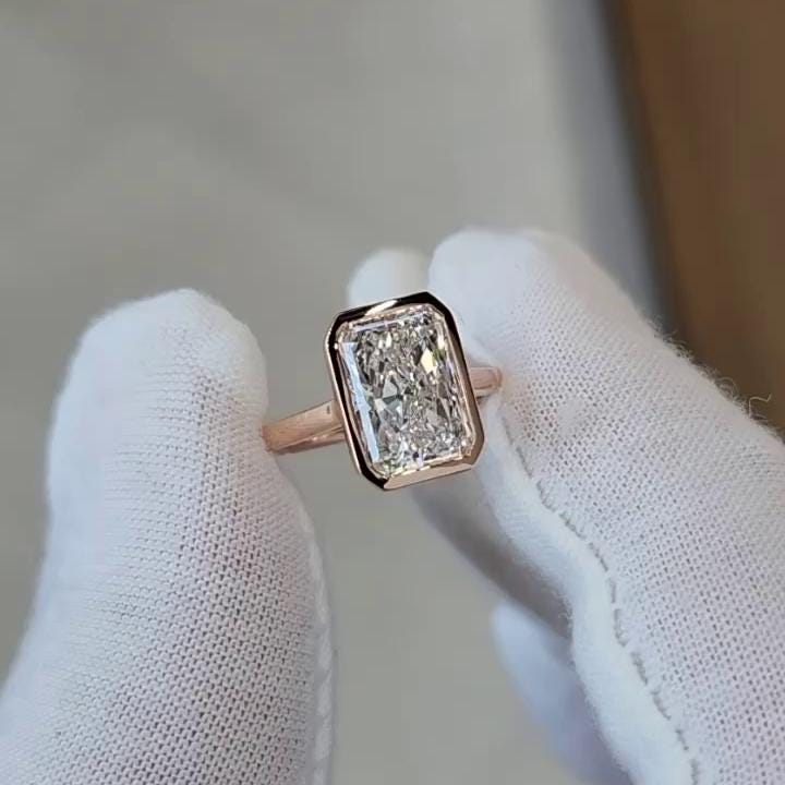 Bezel Lab-Grown Diamond Rings