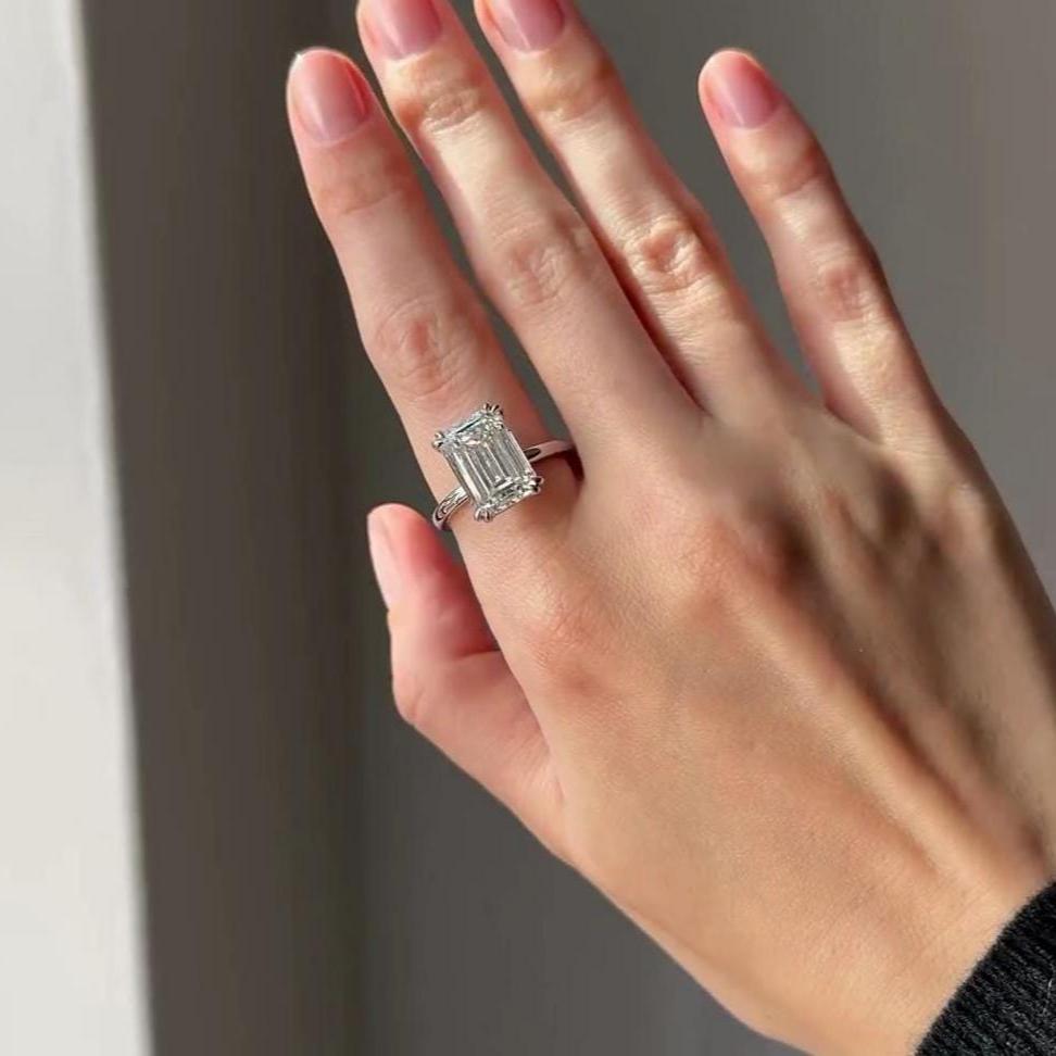 Emerald 7.00ct Lab Diamond Solitaire Ring | Signature Setting | IGI Certified VVS–VS Clarity