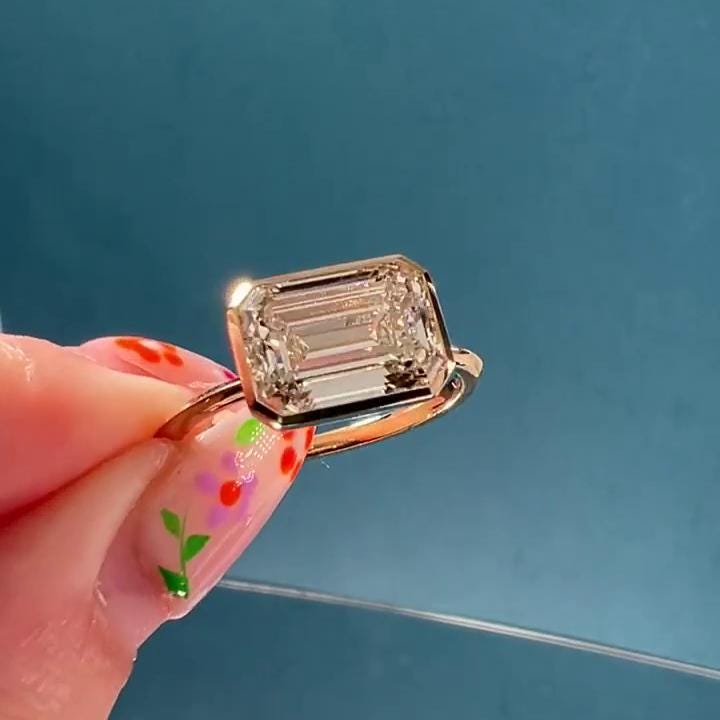 Emerald 3.00ct Lab Diamond East-West Bezel Engagement Ring | IGI Certified | Yellow Gold