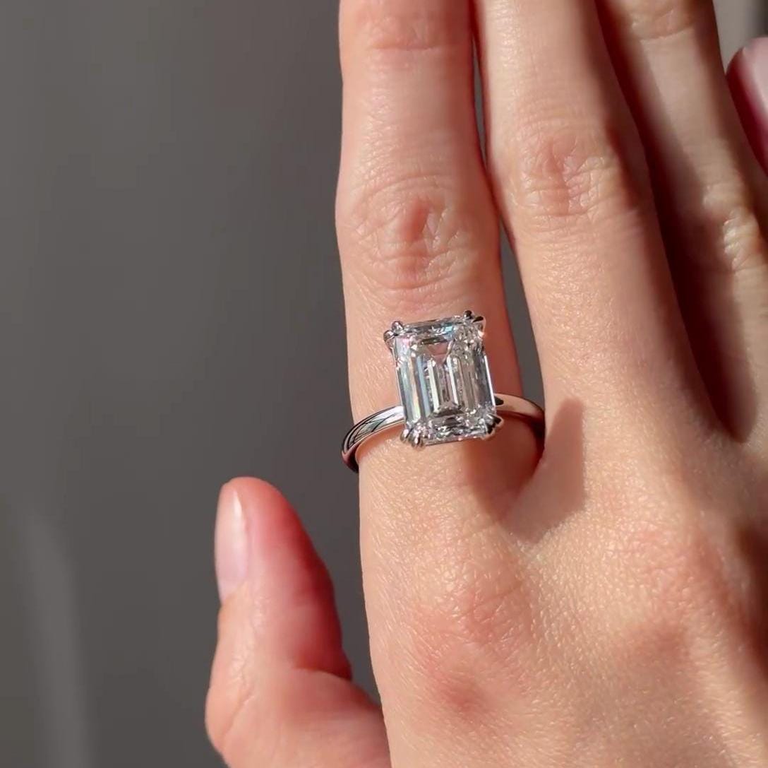 Emerald 7.00ct Lab Diamond Solitaire Ring | Signature Setting | IGI Certified VVS–VS Clarity