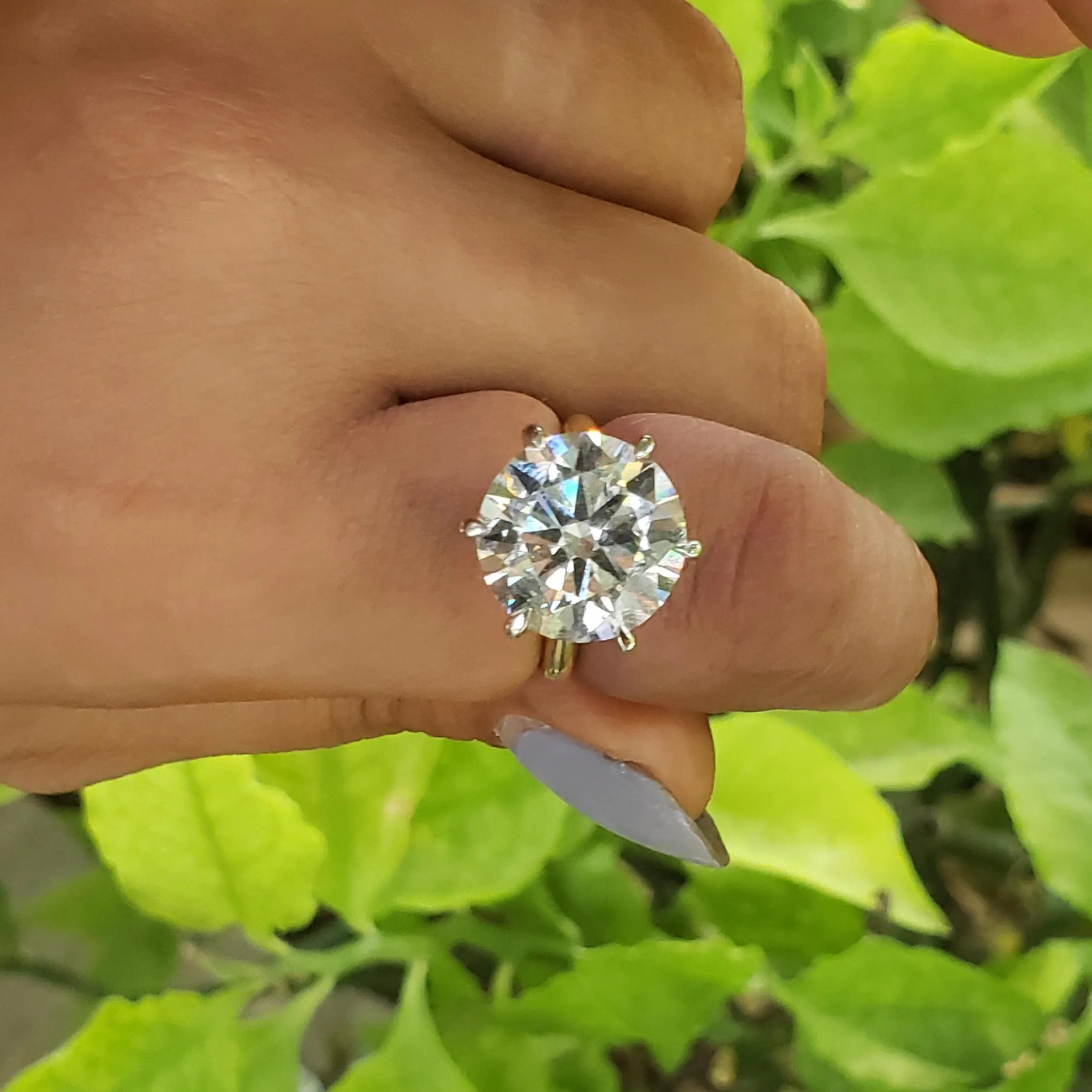 Round 8.00ct Lab Diamond Two-Tone Solitaire Ring | D-E-F Color | VVS-VS Clarity | IGI Certified