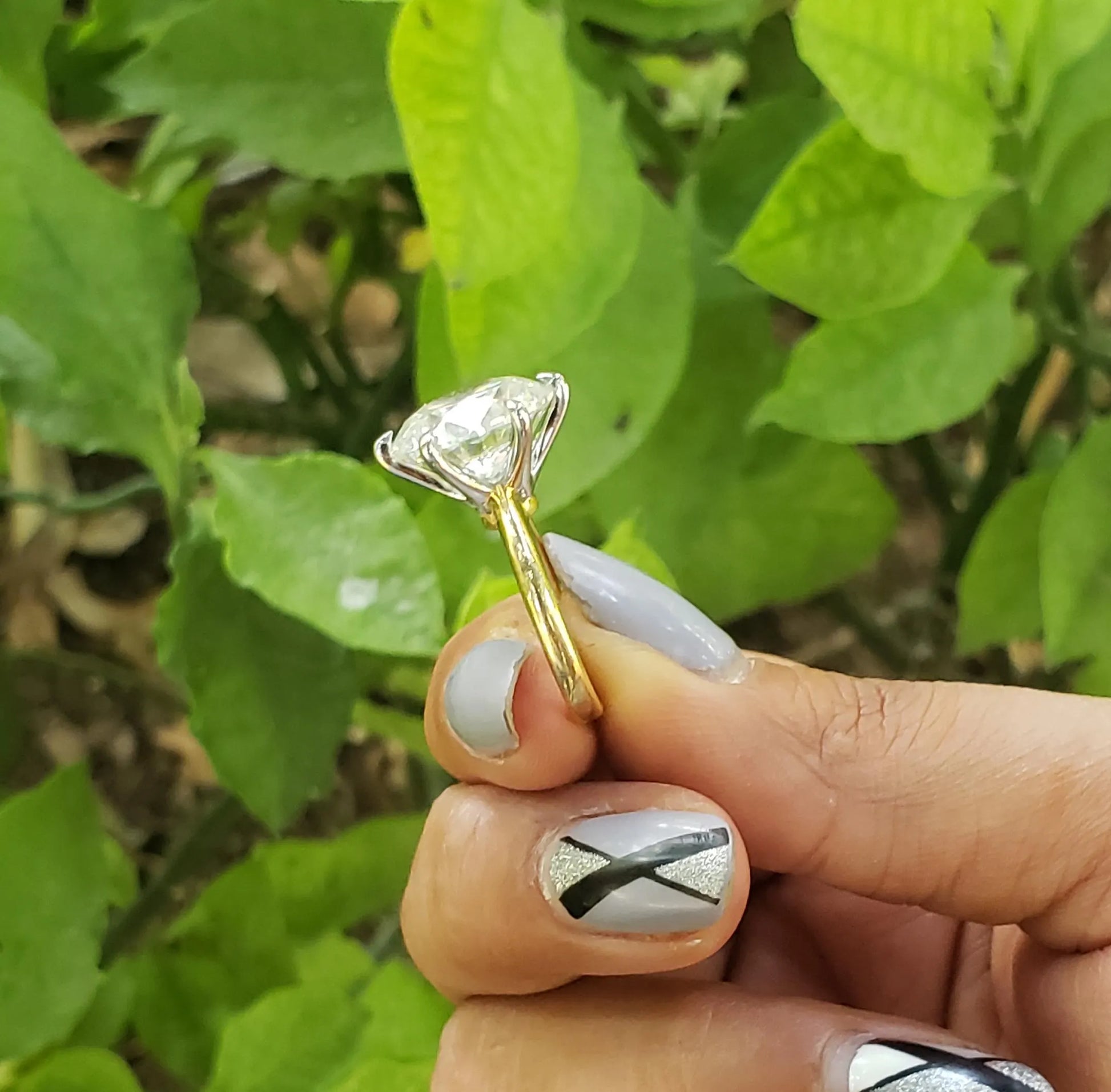 Round 8.00ct Lab Diamond Two-Tone Solitaire Ring | D-E-F Color | VVS-VS Clarity | IGI Certified