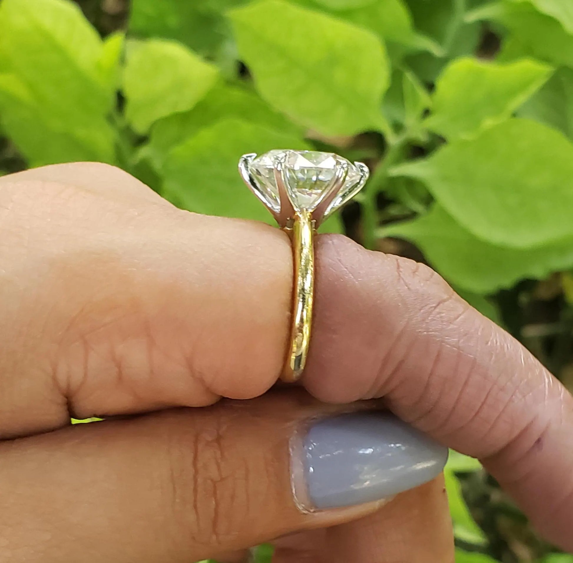 Round 8.00ct Lab Diamond Two-Tone Solitaire Ring | D-E-F Color | VVS-VS Clarity | IGI Certified